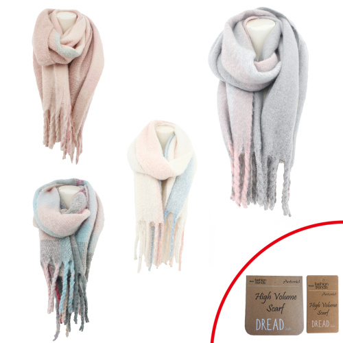 Lady's warm scarf