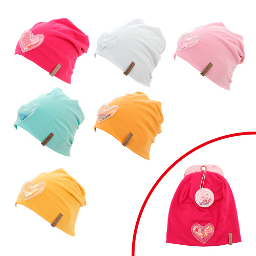 Kid's hat with hearts