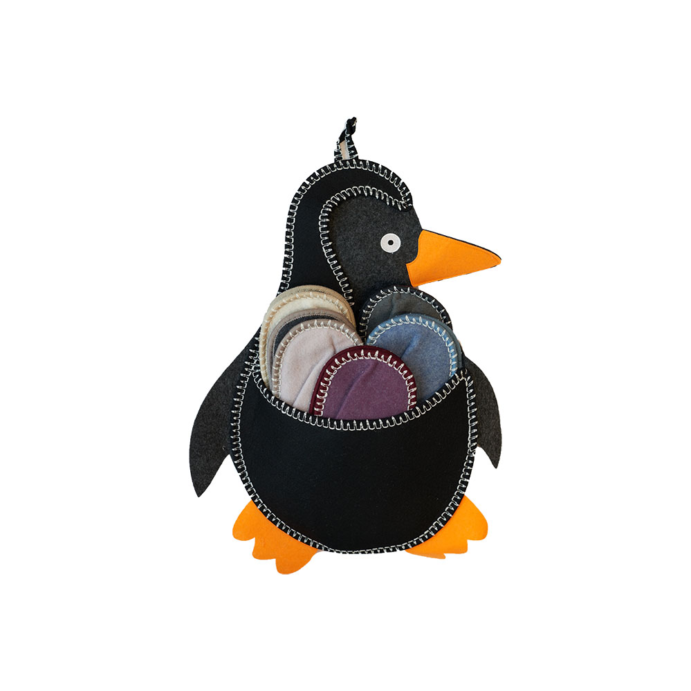 gift slippers 5 pcs /pinguine one size black